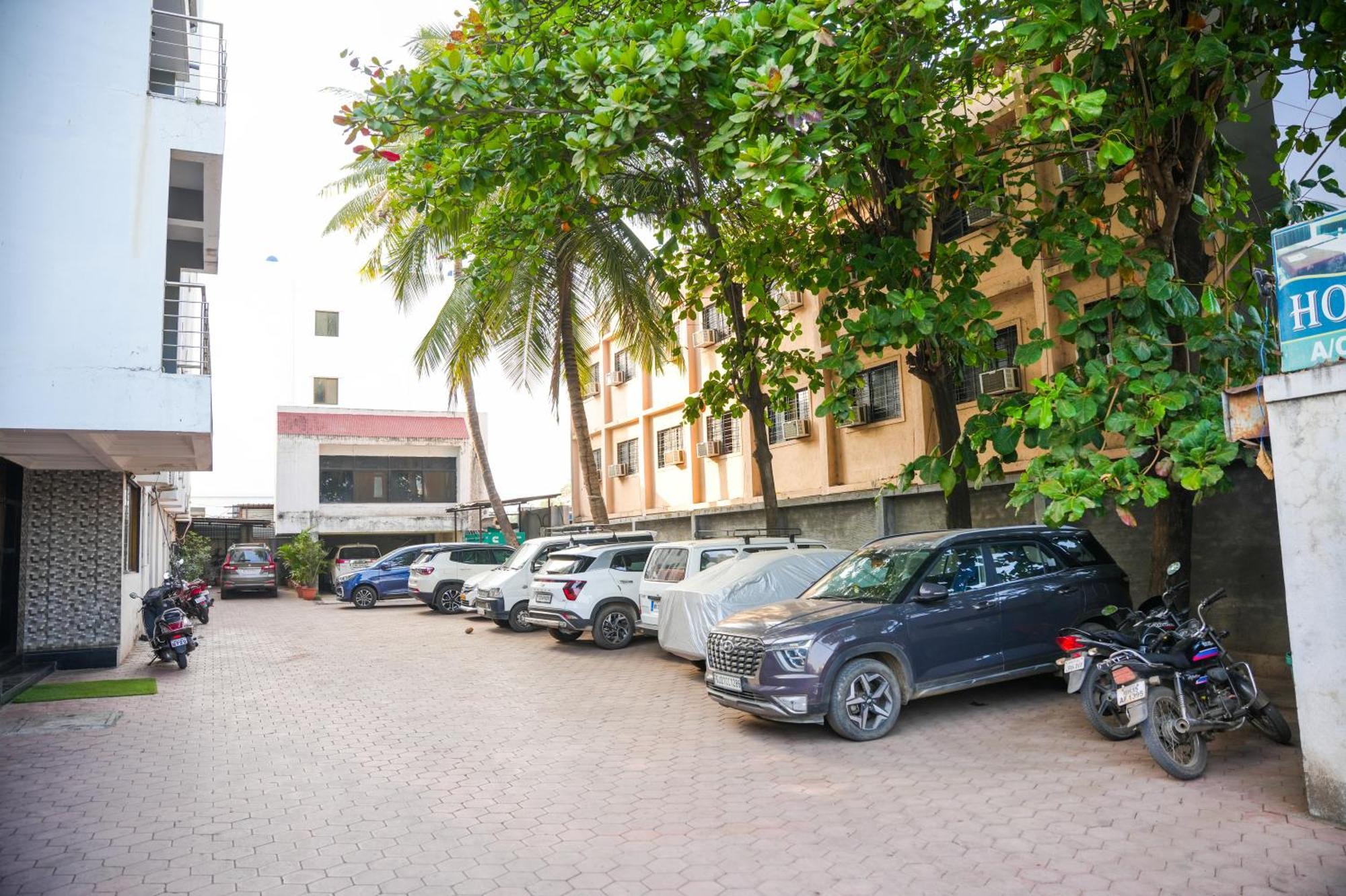 Hotel Sachidanand Shirdi Bagian luar foto