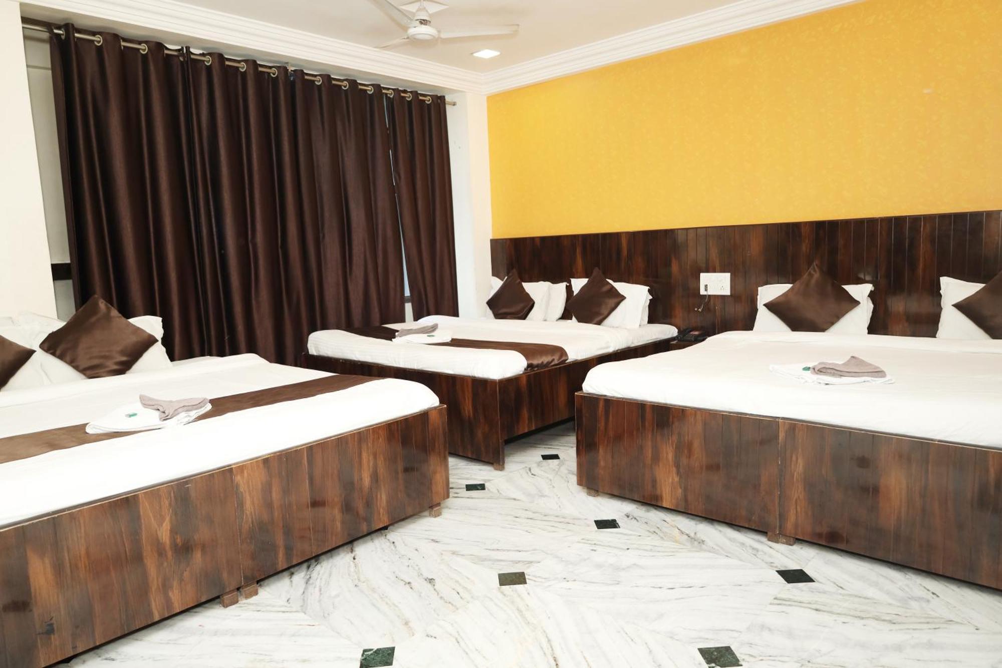 Hotel Sachidanand Shirdi Bagian luar foto