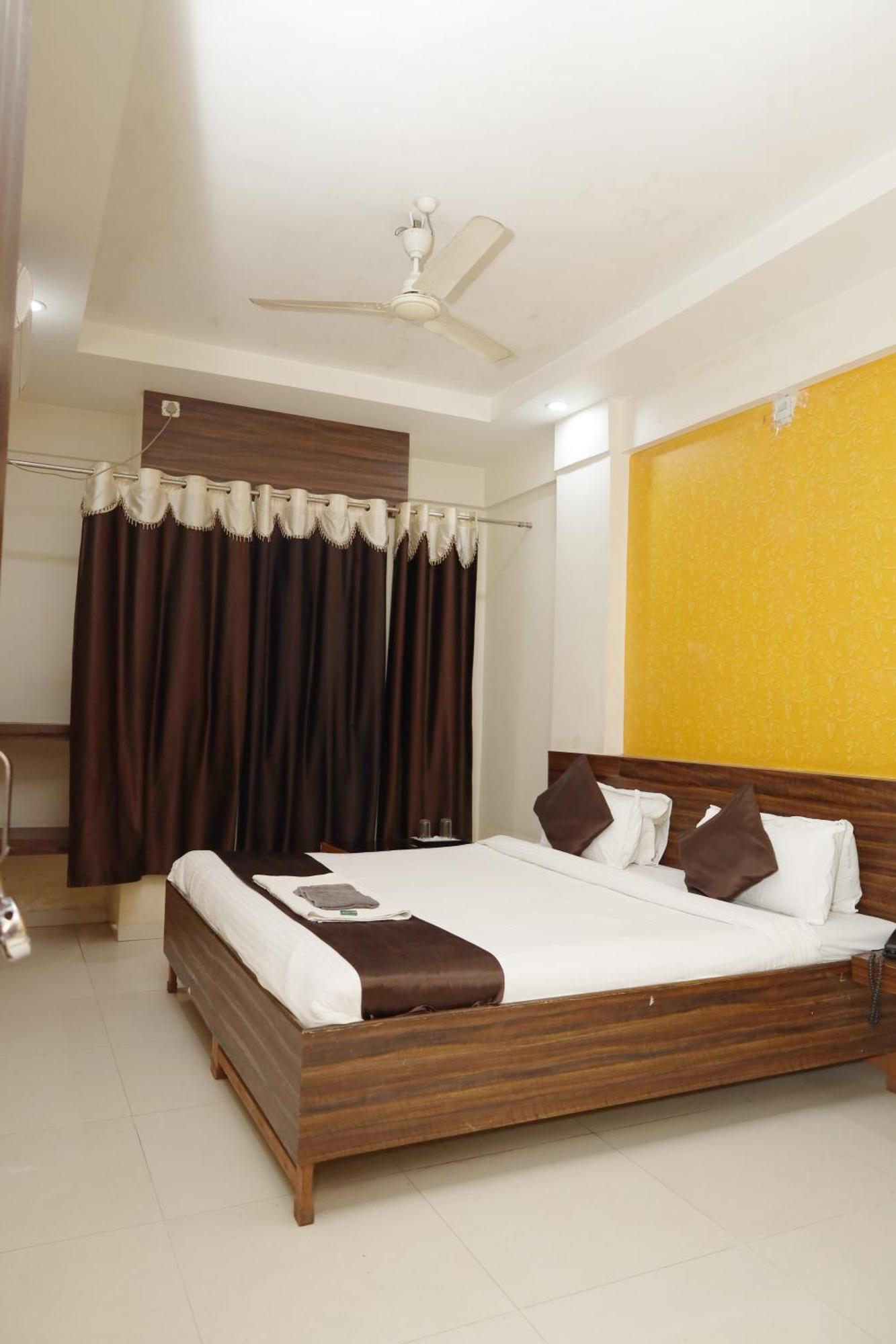 Hotel Sachidanand Shirdi Bagian luar foto