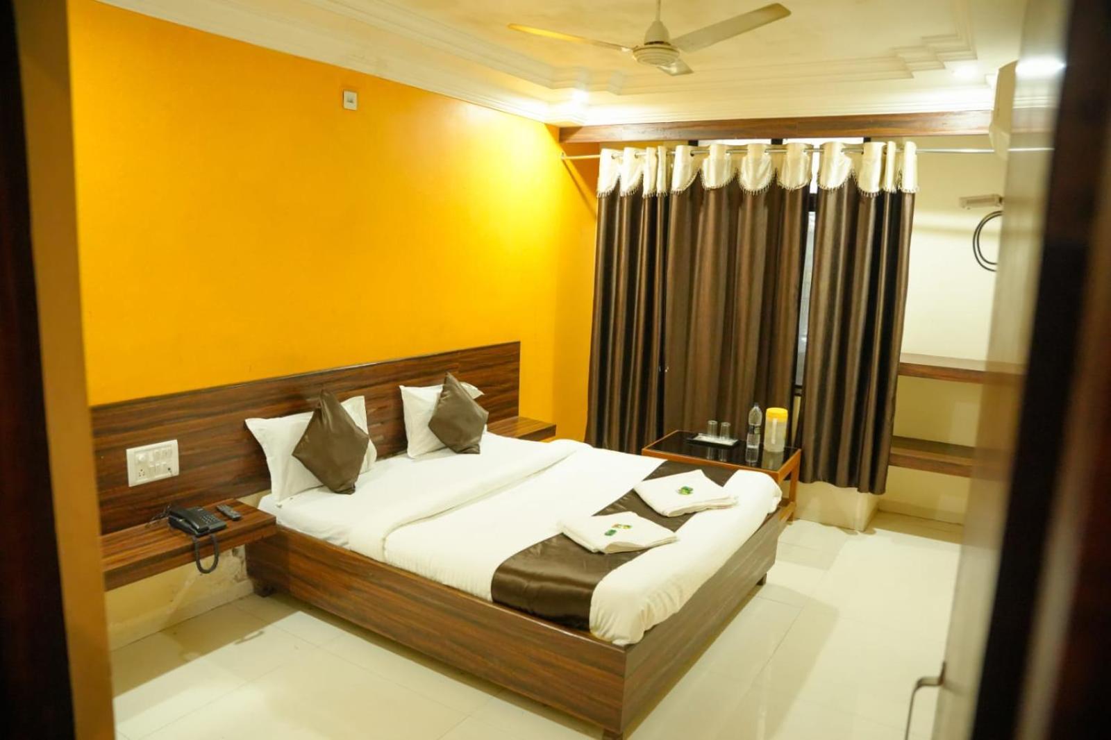 Hotel Sachidanand Shirdi Bagian luar foto