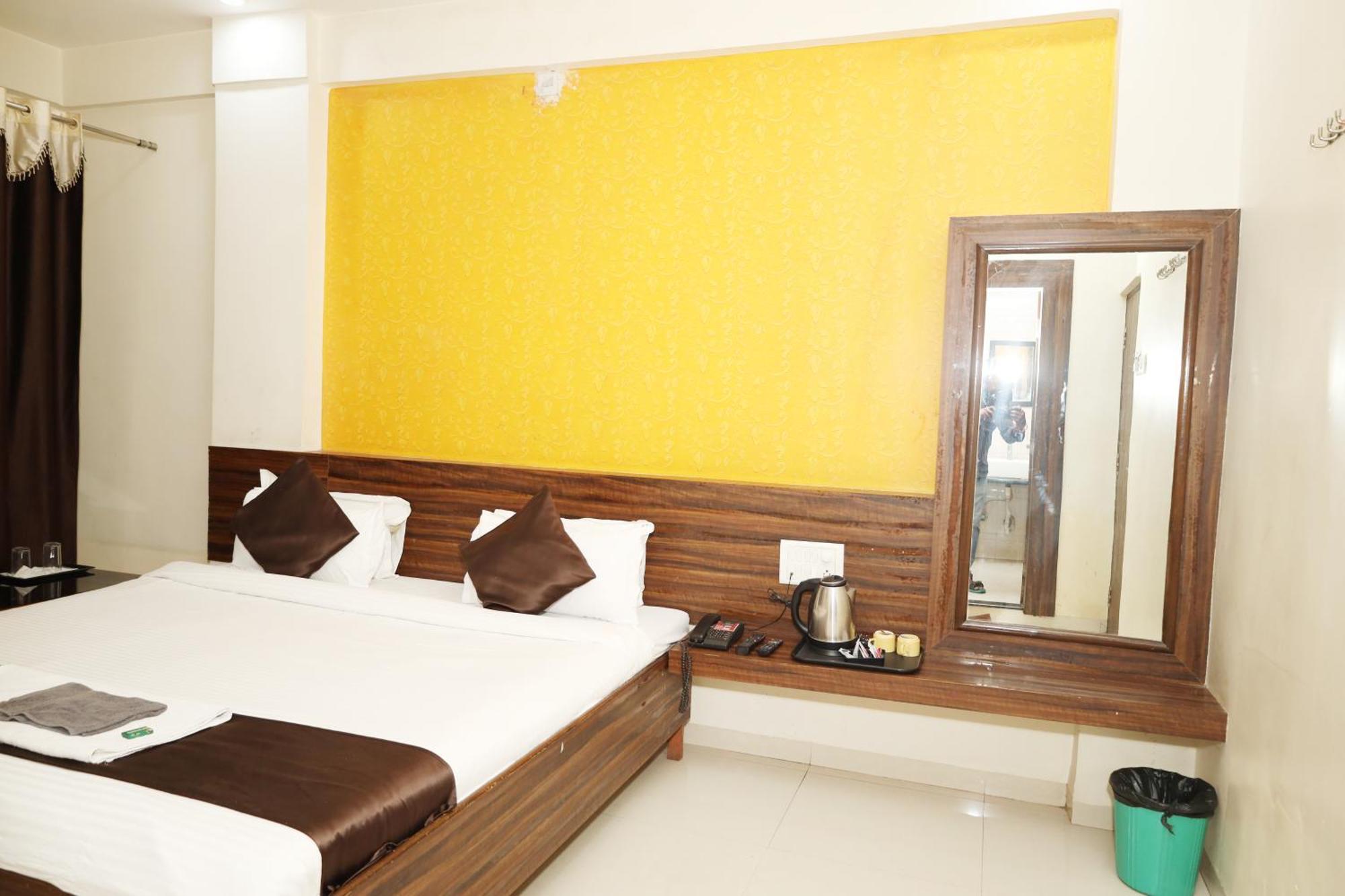 Hotel Sachidanand Shirdi Bagian luar foto